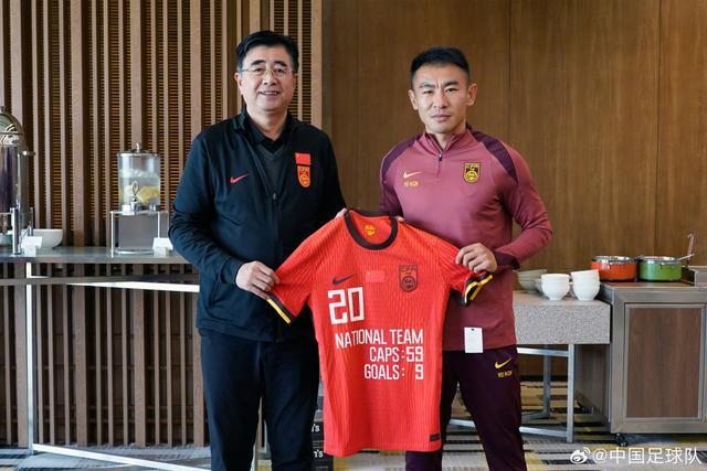 MK体育登录入口-退役国脚于汉超将加入中国男足教练团队